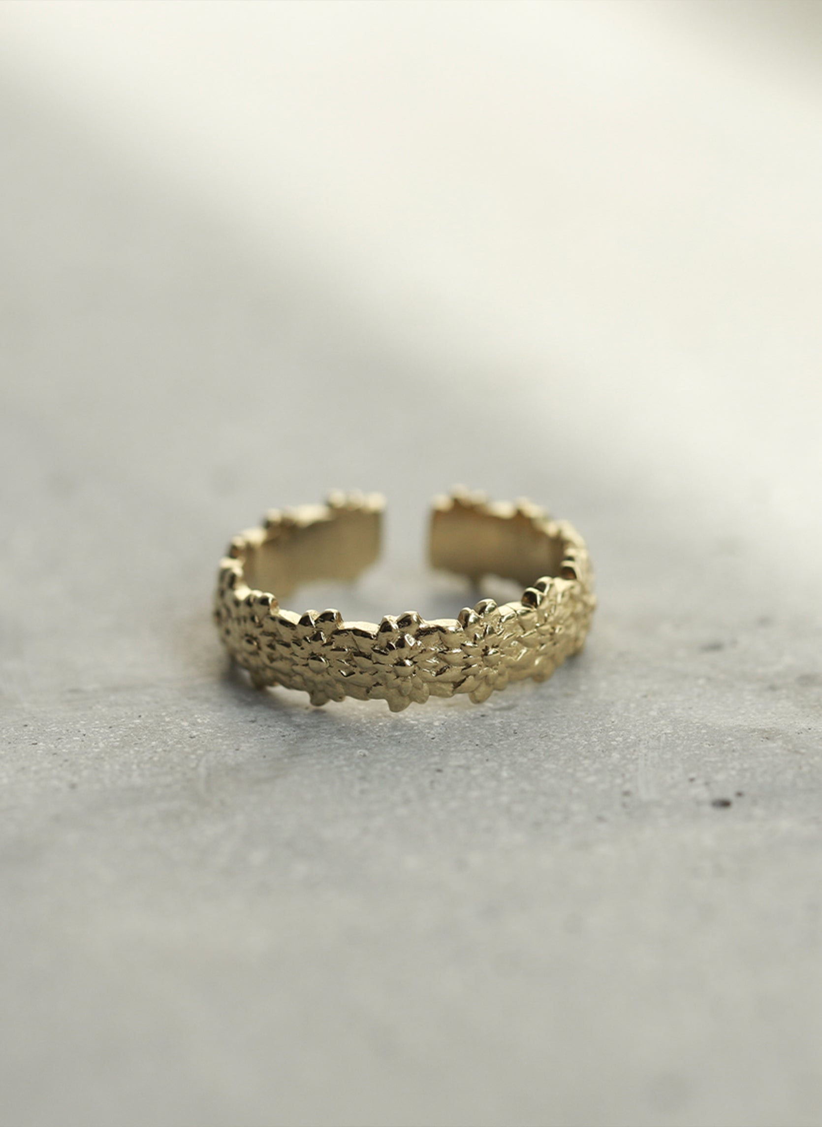 Thin ring Apodis
