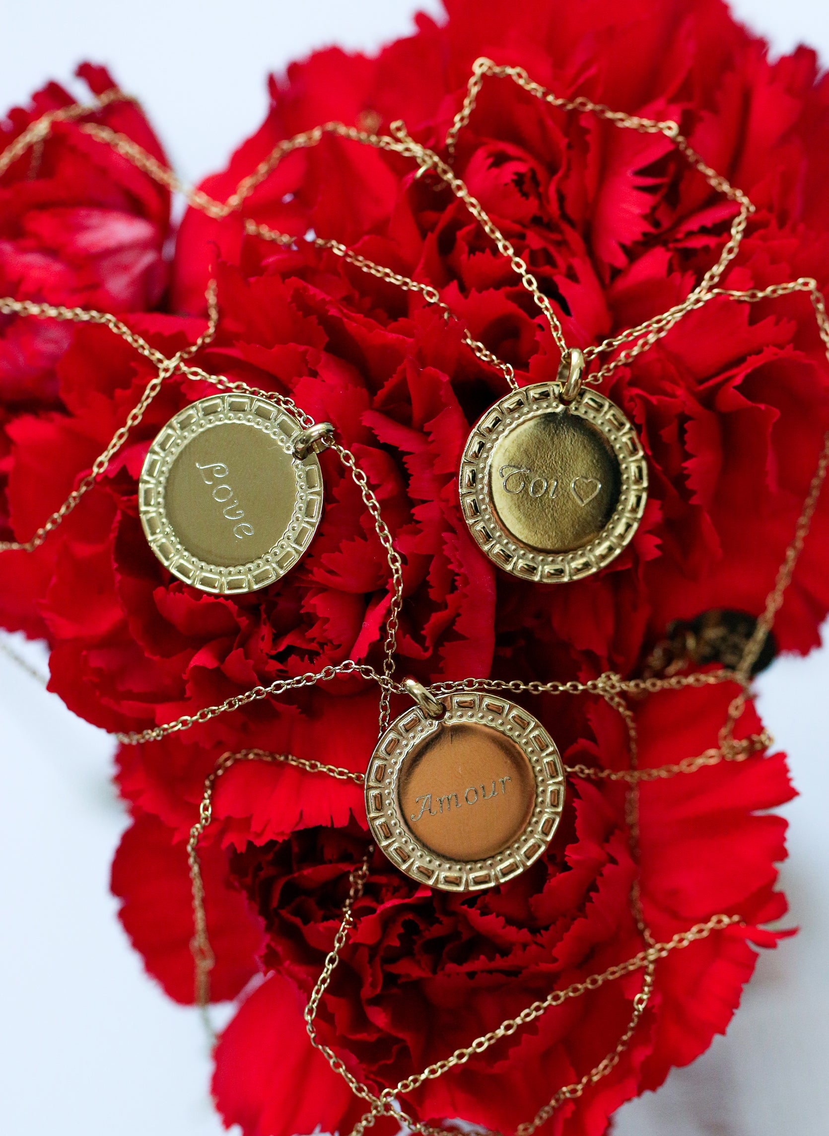 Medal necklace Toi