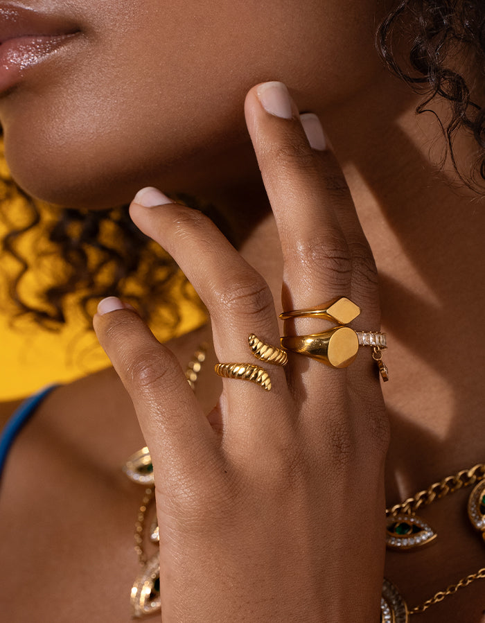 ”RING STACKING”, OU L'ART D’ACCUMULER SES BAGUES !