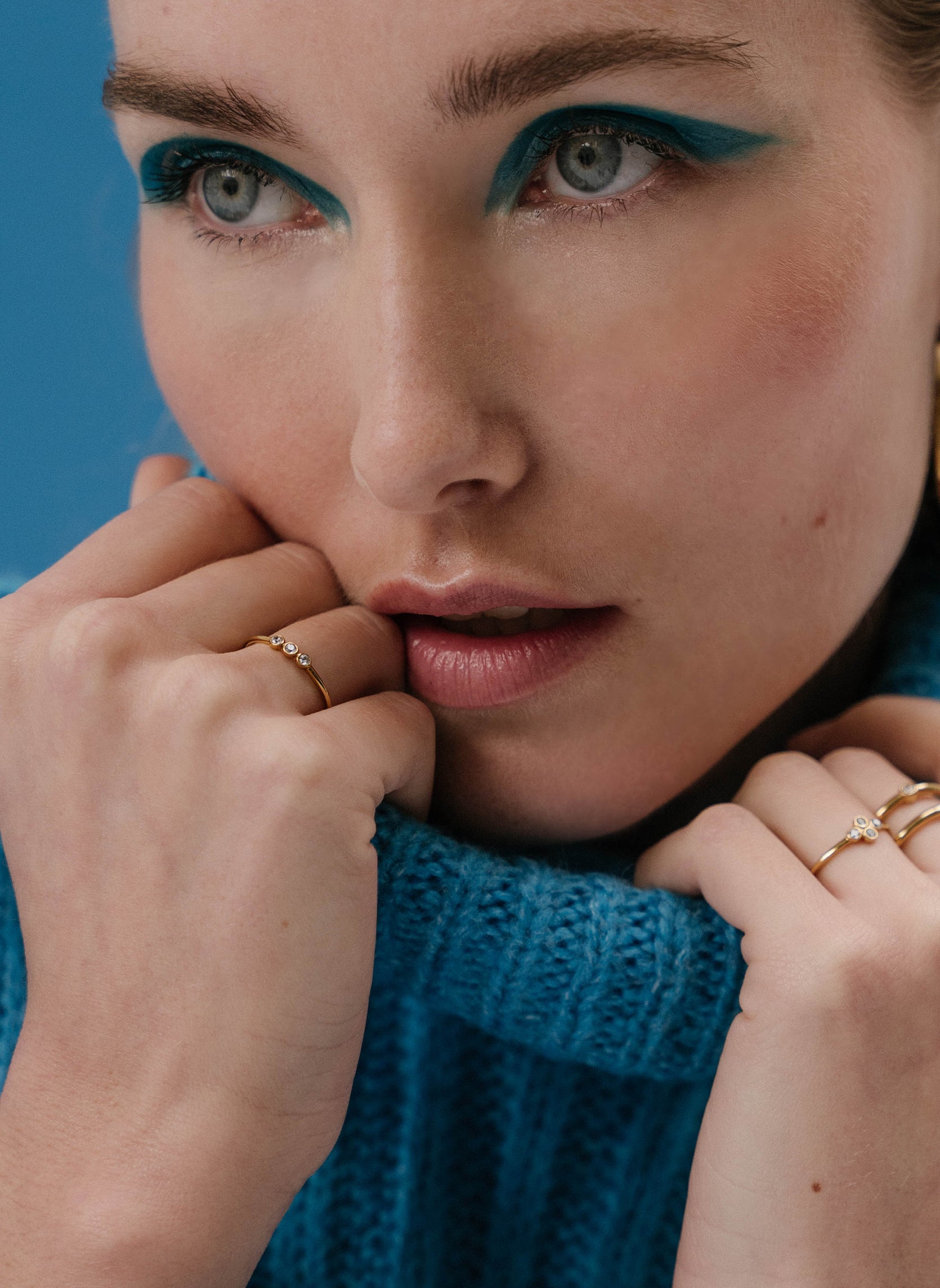 Thin ring Meditrina